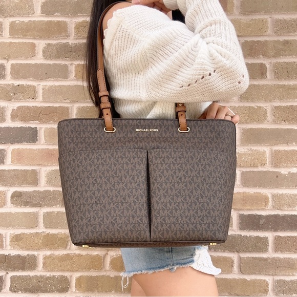 Michael Kors Handbags - Michael Kors Bedford Medium Pocket Shoulder Tote Brown MK Signature Acorn
